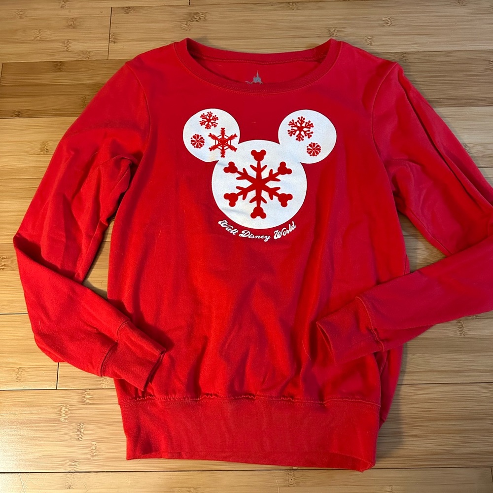 Walt Disney World Long Sleeve Winter/Christmas Tee size XS EUC